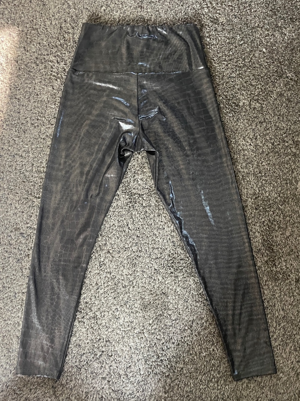 Onzie High Rise Metallic Crocodile Leggings | Silver Foil Shiny Yoga Pants M/L - Picture 6 of 6